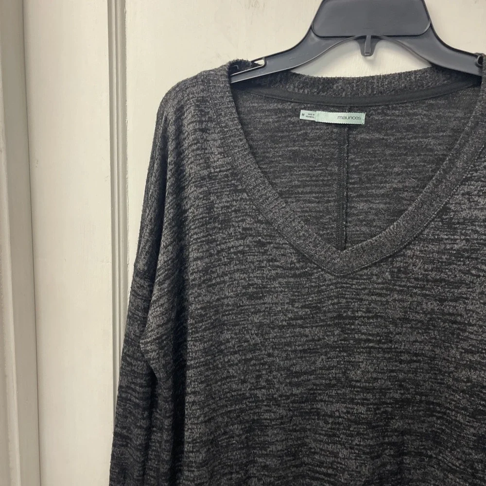Maurices Gray Black Knit Pullover Sweater V-Neck Long Sleeve M Women